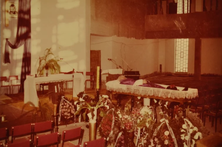 Historia Parafia Ducha Świętego w Poniatowej kościół Poniatowa wnętrze kościoła pogrzeb Ksiądz Józef Kozłowicz