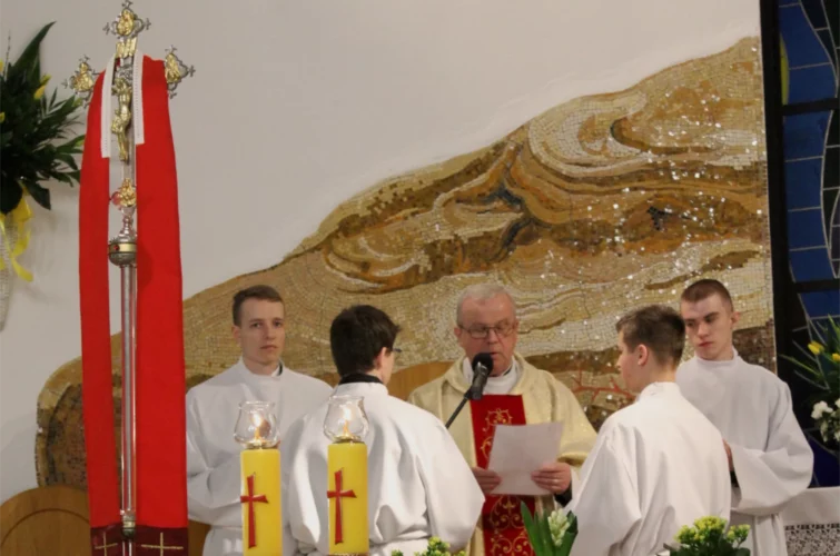 Wielka Sobota 2023 Wigilia Paschalna liturgia msza święta Parafia Poniatowa foto 21