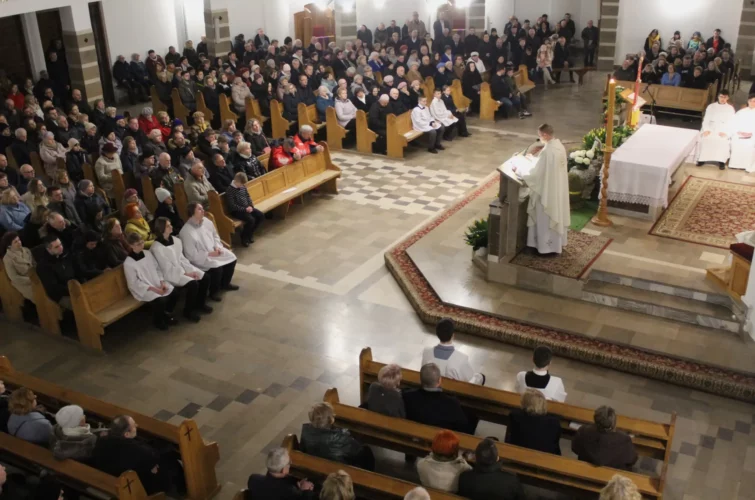 Wielka Sobota 2023 Wigilia Paschalna liturgia msza święta Parafia Poniatowa foto 24