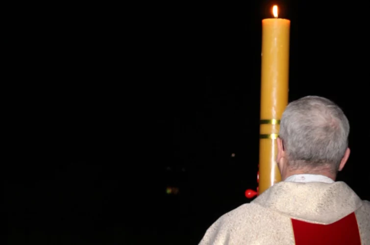 Wielka Sobota 2023 Wigilia Paschalna liturgia msza święta paschał świeca Parafia Poniatowa foto 5