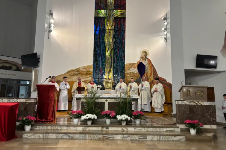 Wielki Czwartek 2024 uroczysta msza święta Eucharystia Triduum Paschalne 2024 Parafia Poniatowa foto 3