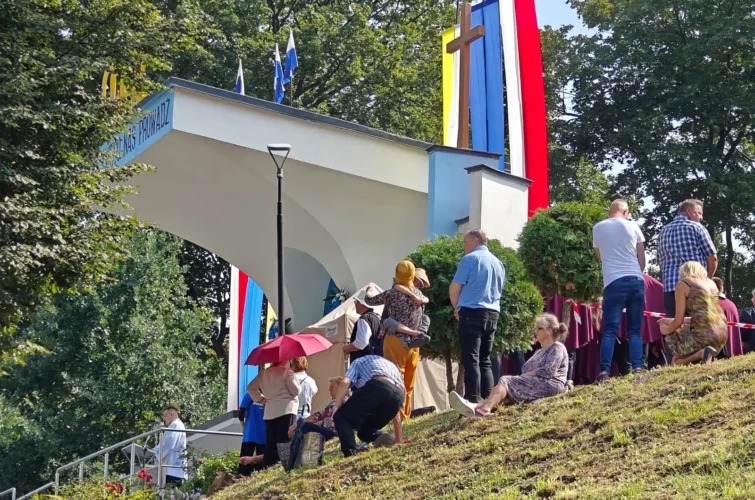 Piesza pielgrzymka do Wąwolnicy 2024 Parafia Poniatowa Sanktuarium Matki Bożej Kębelskiej Wąwolnica foto 1