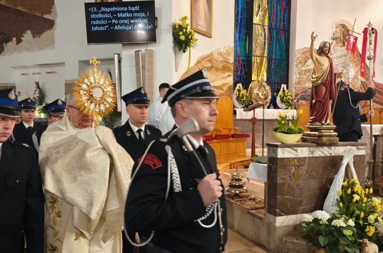 Rezurekcja 2026 Msza Święta procesja rezurekcyjna Niedziela Wielkanocna Zmartwychwstanie Pańskie Wielkanoc 2026 Parafia Poniatowa foto 11