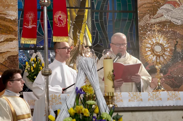 Rezurekcja 2026 Msza Święta procesja rezurekcyjna Niedziela Wielkanocna Zmartwychwstanie Pańskie Wielkanoc 2026 Parafia Poniatowa foto 12