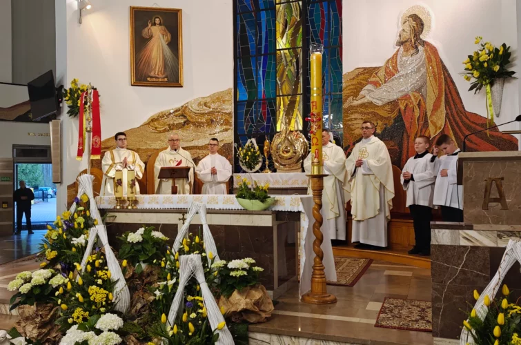 Rezurekcja 2026 Msza Święta procesja rezurekcyjna Niedziela Wielkanocna Zmartwychwstanie Pańskie Wielkanoc 2026 Parafia Poniatowa foto 13