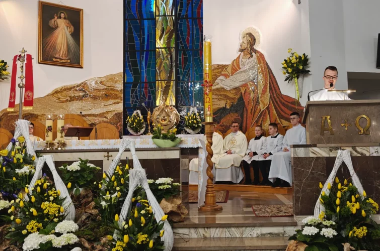 Rezurekcja 2026 Msza Święta procesja rezurekcyjna Niedziela Wielkanocna Zmartwychwstanie Pańskie Wielkanoc 2026 Parafia Poniatowa foto 14