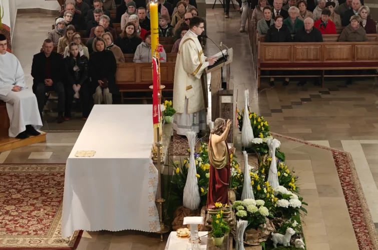 Rezurekcja 2026 Msza Święta procesja rezurekcyjna Niedziela Wielkanocna Zmartwychwstanie Pańskie Wielkanoc 2026 Parafia Poniatowa foto 18