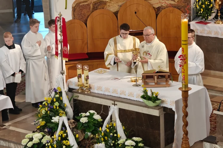 Rezurekcja 2026 Msza Święta procesja rezurekcyjna Niedziela Wielkanocna Zmartwychwstanie Pańskie Wielkanoc 2026 Parafia Poniatowa foto 21