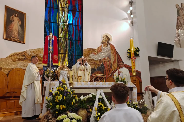 Rezurekcja 2026 Msza Święta procesja rezurekcyjna Niedziela Wielkanocna Zmartwychwstanie Pańskie Wielkanoc 2026 Parafia Poniatowa foto 22