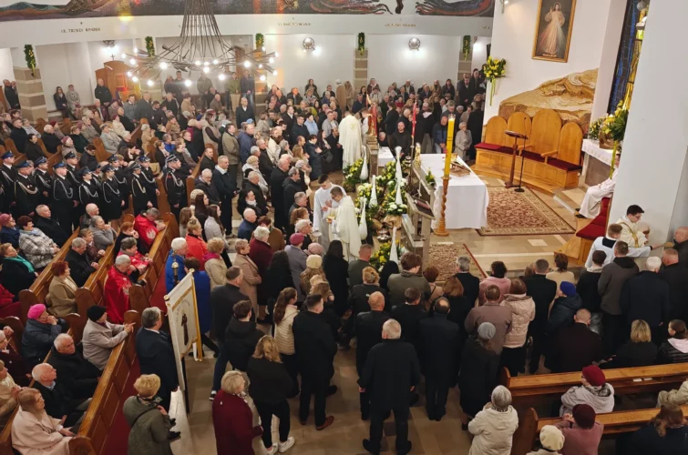 Rezurekcja 2026 Msza Święta procesja rezurekcyjna Niedziela Wielkanocna Zmartwychwstanie Pańskie Wielkanoc 2026 Parafia Poniatowa foto 24