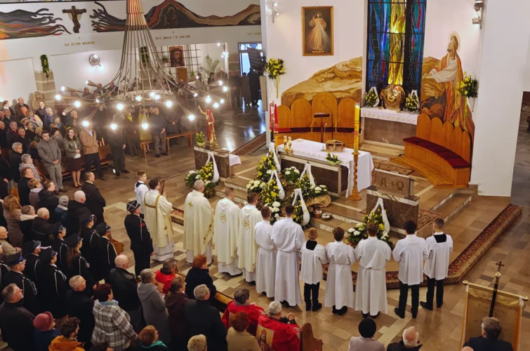 Rezurekcja 2026 Msza Święta procesja rezurekcyjna Niedziela Wielkanocna Zmartwychwstanie Pańskie Wielkanoc 2026 Parafia Poniatowa foto 25