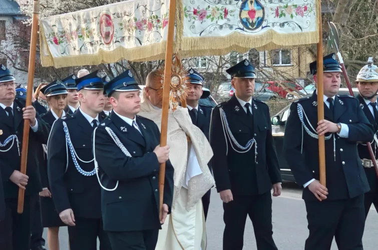 Rezurekcja 2026 Msza Święta procesja rezurekcyjna Niedziela Wielkanocna Zmartwychwstanie Pańskie Wielkanoc 2026 Parafia Poniatowa foto 6