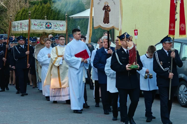 Rezurekcja 2026 Msza Święta procesja rezurekcyjna Niedziela Wielkanocna Zmartwychwstanie Pańskie Wielkanoc 2026 Parafia Poniatowa foto 7
