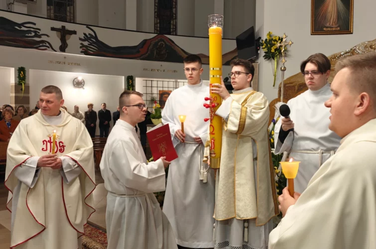 Wielka Sobota 2026 Wigilia Paschalna liturgia Msza Święta Triduum Paschalne 2026 Parafia Poniatowa foto 10