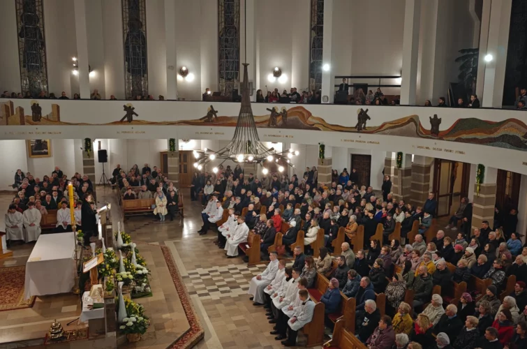 Wielka Sobota 2026 Wigilia Paschalna liturgia Msza Święta Triduum Paschalne 2026 Parafia Poniatowa foto 16