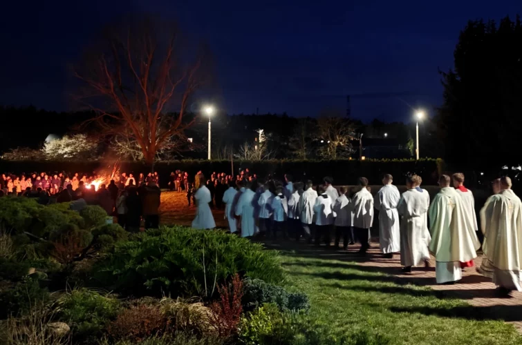 Wielka Sobota 2026 Wigilia Paschalna liturgia Msza Święta Triduum Paschalne 2026 Parafia Poniatowa foto 2