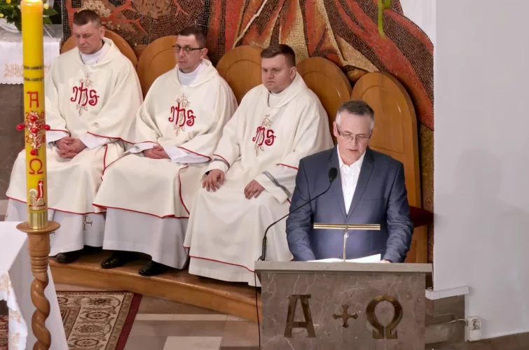 Wielka Sobota 2026 Wigilia Paschalna liturgia Msza Święta Triduum Paschalne 2026 Parafia Poniatowa foto 24
