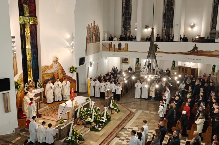 Wielka Sobota 2026 Wigilia Paschalna liturgia Msza Święta Triduum Paschalne 2026 Parafia Poniatowa foto 25
