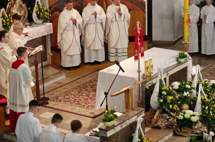 Wielka Sobota 2026 Wigilia Paschalna liturgia Msza Święta Triduum Paschalne 2026 Parafia Poniatowa foto 26