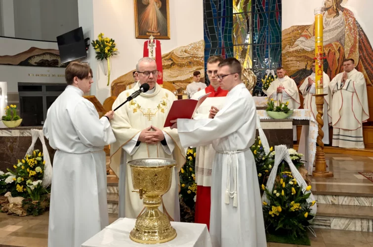 Wielka Sobota 2026 Wigilia Paschalna liturgia Msza Święta Triduum Paschalne 2026 Parafia Poniatowa foto 33