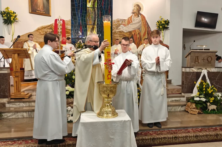 Wielka Sobota 2026 Wigilia Paschalna liturgia Msza Święta Triduum Paschalne 2026 Parafia Poniatowa foto 34