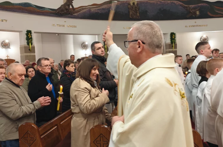Wielka Sobota 2026 Wigilia Paschalna liturgia Msza Święta Triduum Paschalne 2026 Parafia Poniatowa foto 35