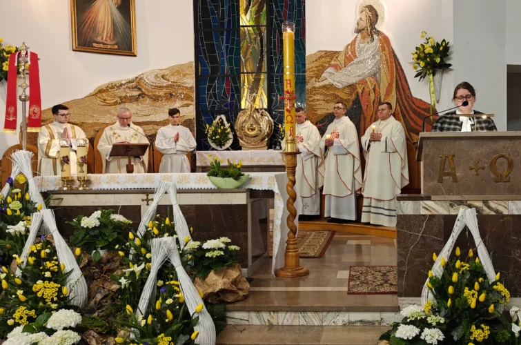 Wielka Sobota 2026 Wigilia Paschalna liturgia Msza Święta Triduum Paschalne 2026 Parafia Poniatowa foto 37