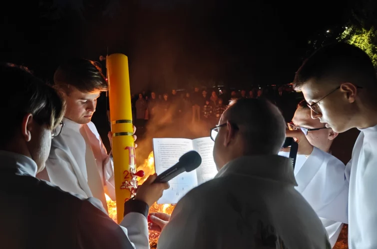 Wielka Sobota 2026 Wigilia Paschalna liturgia Msza Święta Triduum Paschalne 2026 Parafia Poniatowa foto 4