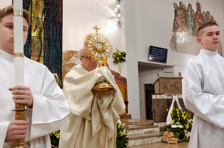 Wielka Sobota 2026 Wigilia Paschalna liturgia Msza Święta Triduum Paschalne 2026 Parafia Poniatowa foto 46