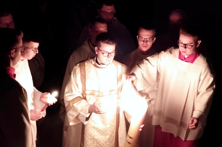 Wielka Sobota 2026 Wigilia Paschalna liturgia Msza Święta Triduum Paschalne 2026 Parafia Poniatowa foto 8
