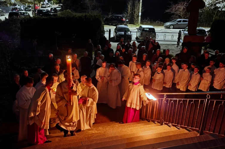 Wielka Sobota 2026 Wigilia Paschalna liturgia Msza Święta Triduum Paschalne 2026 Parafia Poniatowa foto 9