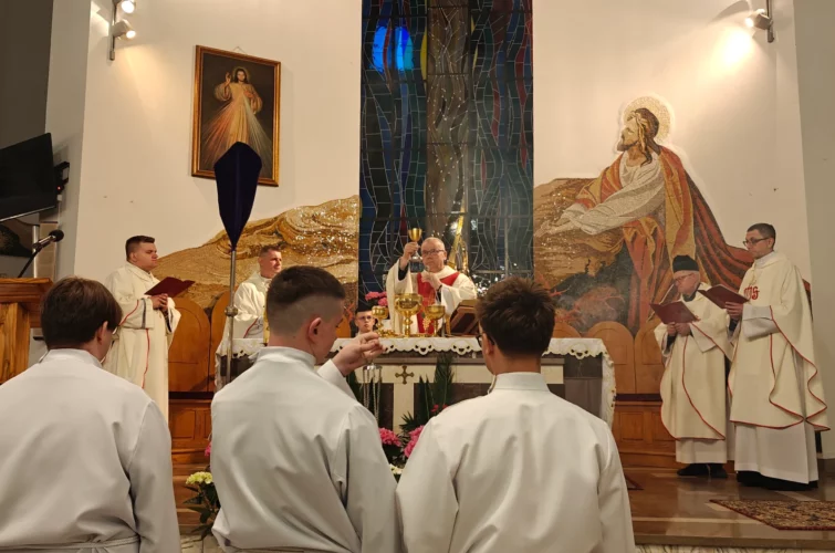 Wielki Czwartek 2026 uroczysta msza święta Eucharystia Kapłaństwo Triduum Paschalne 2026 Parafia Poniatowa foto 23