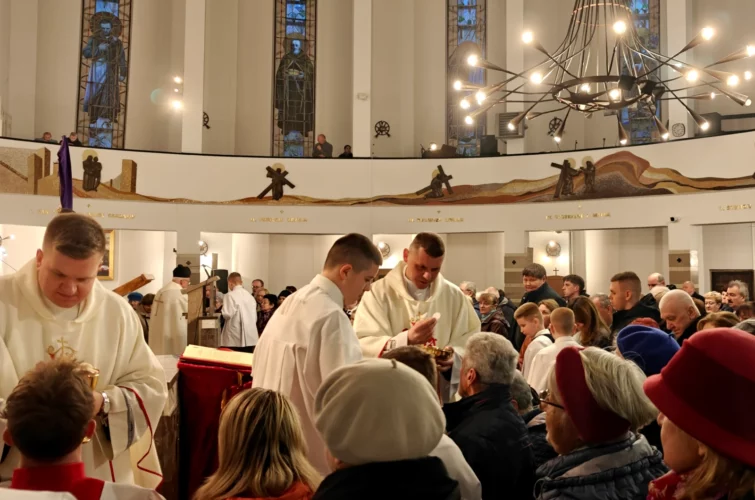 Wielki Czwartek 2026 uroczysta msza święta Eucharystia Kapłaństwo Triduum Paschalne 2026 Parafia Poniatowa foto 24
