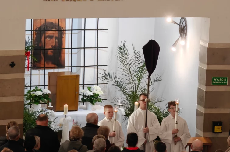 Wielki Piątek 2026 Liturgia Męki Pańskiej Droga Krzyżowa Triduum Paschalne 2026 Parafia Poniatowa foto 3