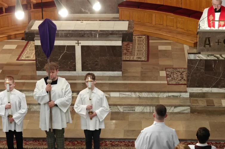 Wielki Piątek 2026 Liturgia Męki Pańskiej Droga Krzyżowa Triduum Paschalne 2026 Parafia Poniatowa foto 5
