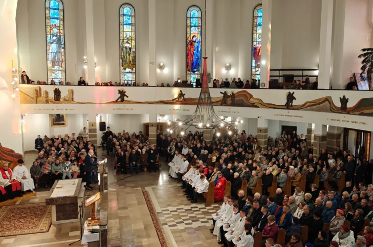 Wielki Piątek 2026 Liturgia Męki Pańskiej Triduum Paschalne 2026 Parafia Poniatowa foto 10