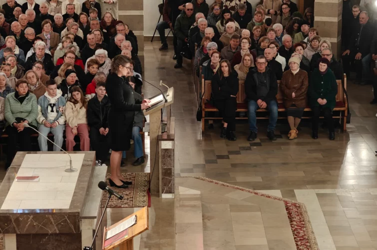 Wielki Piątek 2026 Liturgia Męki Pańskiej Triduum Paschalne 2026 Parafia Poniatowa foto 11