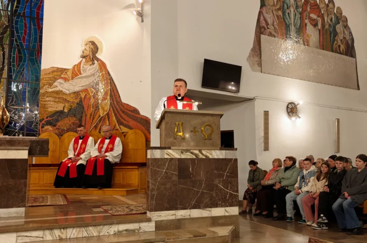 Wielki Piątek 2026 Liturgia Męki Pańskiej Triduum Paschalne 2026 Parafia Poniatowa foto 13