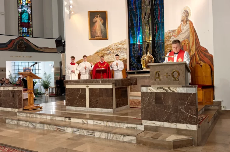 Wielki Piątek 2026 Liturgia Męki Pańskiej Triduum Paschalne 2026 Parafia Poniatowa foto 14