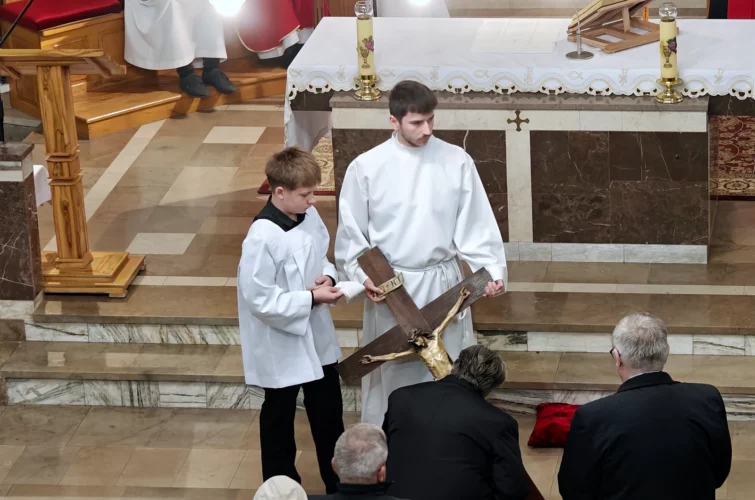 Wielki Piątek 2026 Liturgia Męki Pańskiej Triduum Paschalne 2026 Parafia Poniatowa foto 22