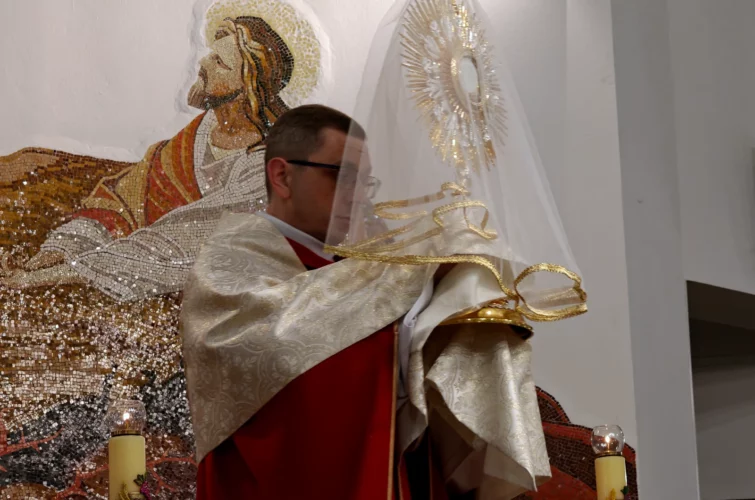 Wielki Piątek 2026 Liturgia Męki Pańskiej Triduum Paschalne 2026 Parafia Poniatowa foto 28