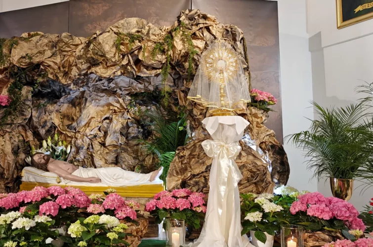 Wielki Piątek 2026 Liturgia Męki Pańskiej Triduum Paschalne 2026 Parafia Poniatowa foto 31