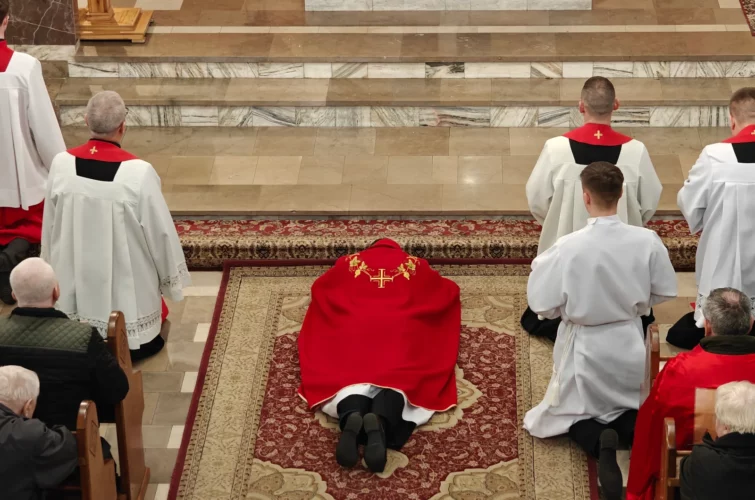 Wielki Piątek 2026 Liturgia Męki Pańskiej Triduum Paschalne 2026 Parafia Poniatowa foto 6