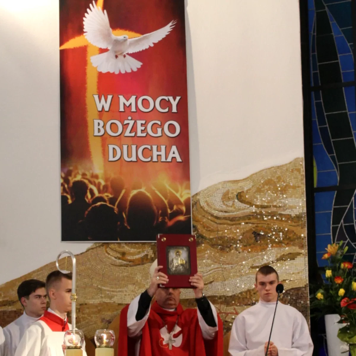 Bierzmowanie 2023 sakrament bierzmowania Biskup Adam Bab msza święta Parafia Poniatowa foto 7