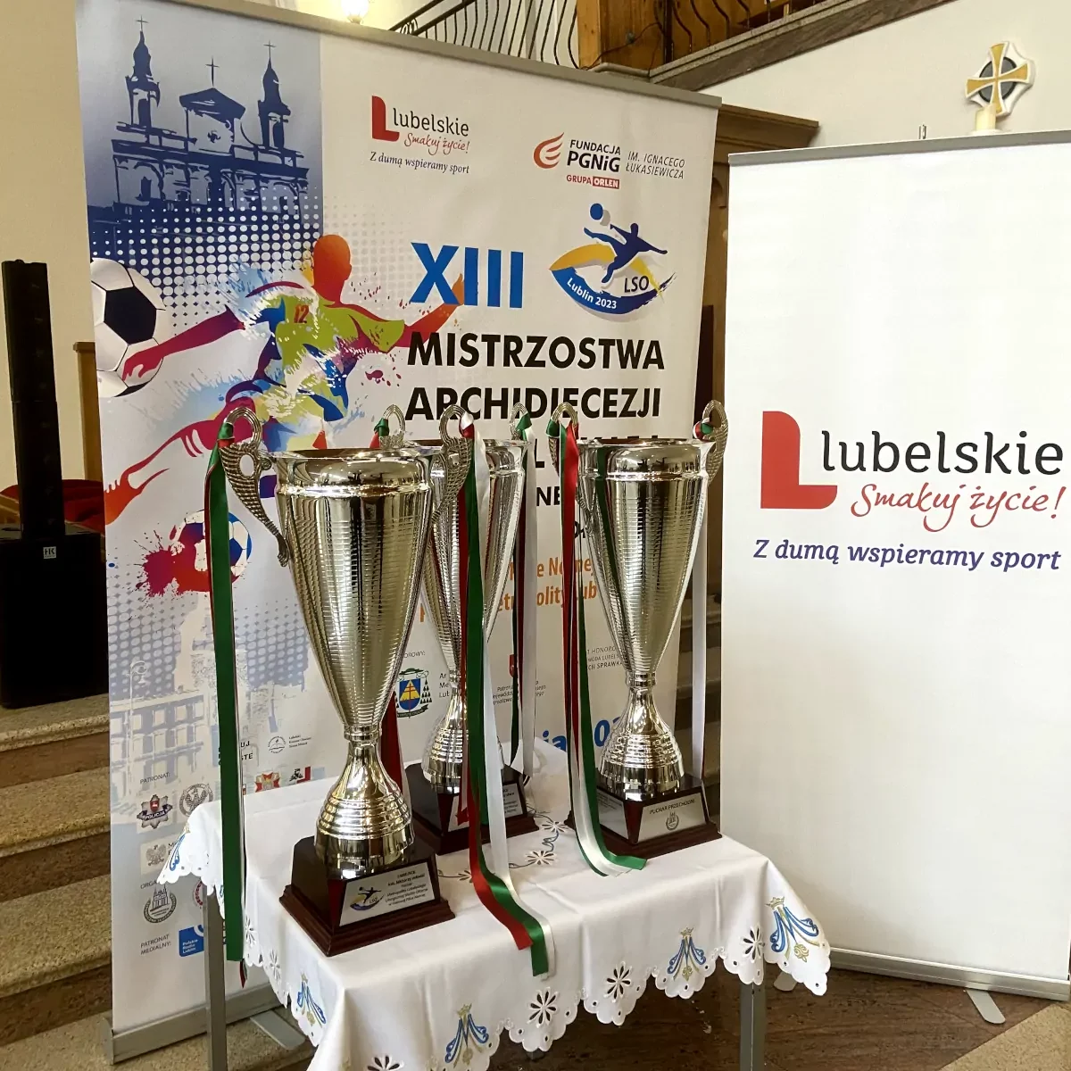 Mistrzostwa LSO Lublin 2023 piłka nożna halowa sport puchary trofea Parafia Ducha Świętego Poniatowa